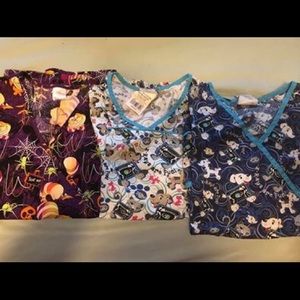 Medium Scrub tops!